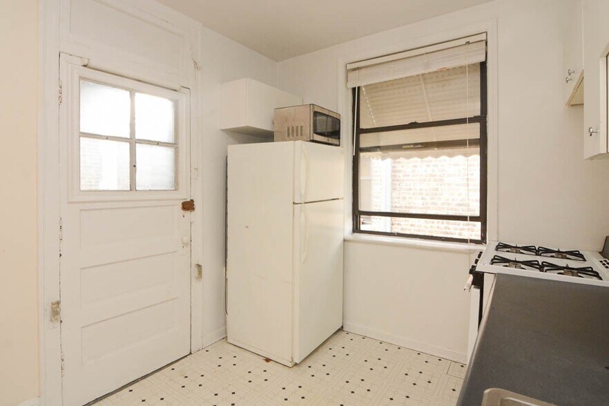 Building Photo - 2332.5 N Spaulding Ave