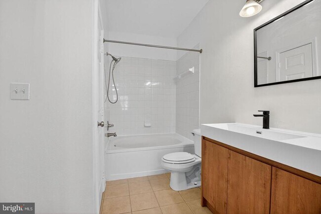 Building Photo - 12945 Centre Park Cir