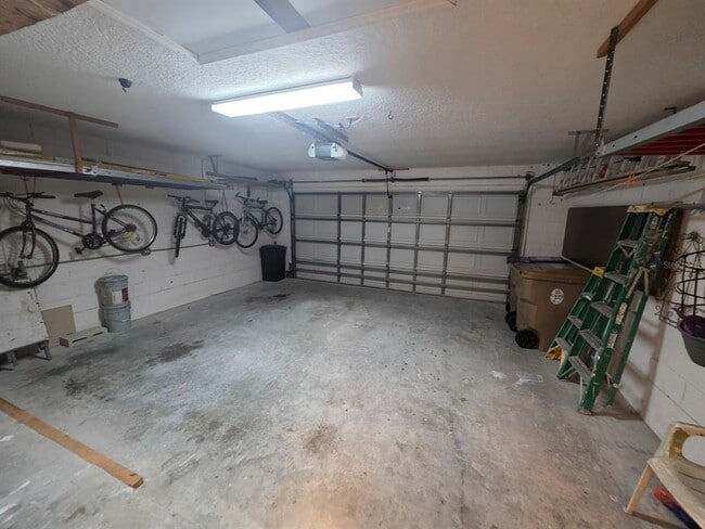 Building Photo - 2711 Star Grass Cir