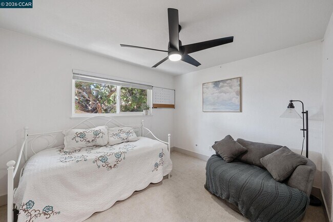 Building Photo - 1208 Roseann Dr