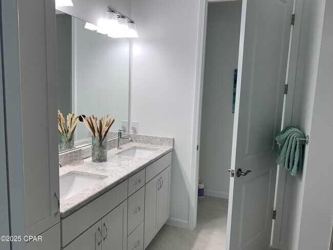 Building Photo - 8620 Sand dollar Dr
