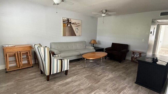 Building Photo - 21 Markham A