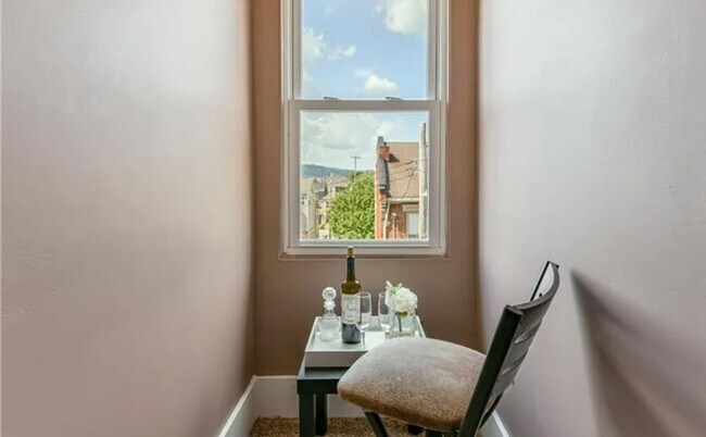 Building Photo - Gorgeous 3 bedroom townhome in Pittsburgh's Fineview Neighborhood