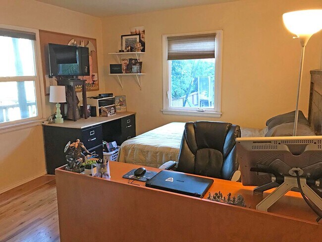 Building Photo - 3-Bedroom Home in Glendale's Foothills with RV Parking!