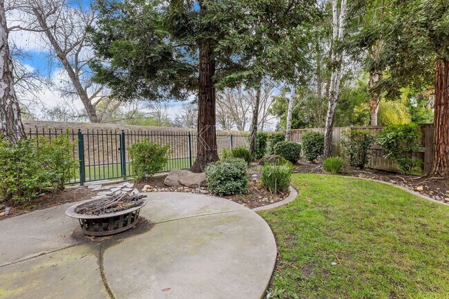 Building Photo - 5956 St Andrews Dr