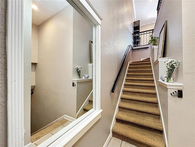 Building Photo - 704 Seagate Dr