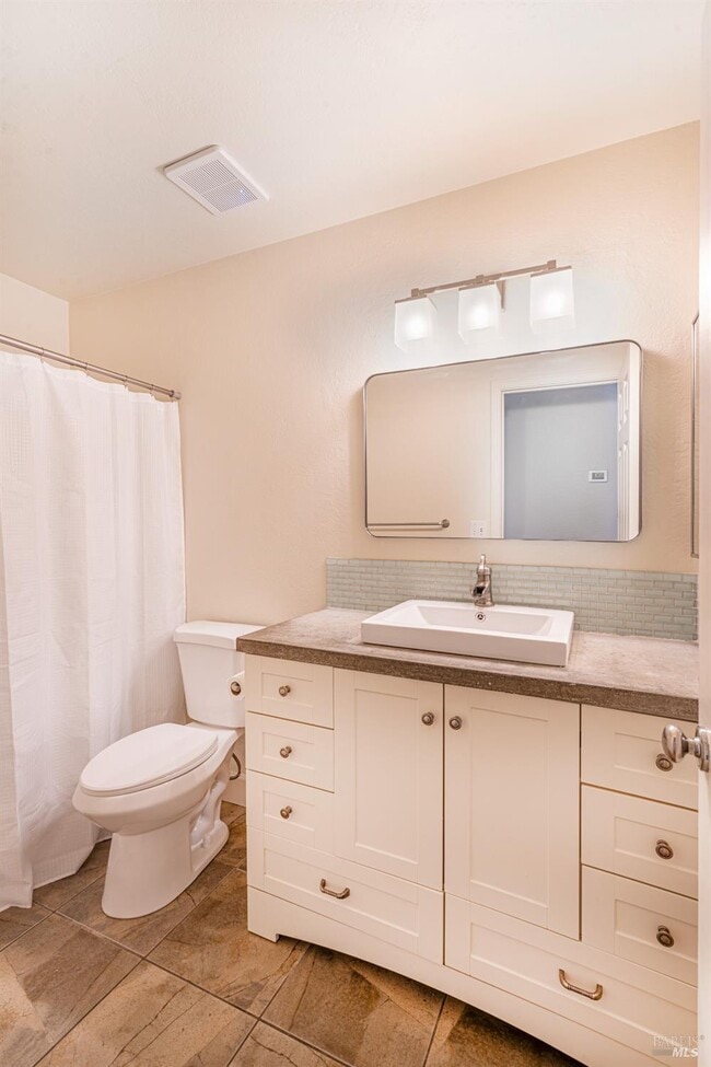 Building Photo - 943 Foothill Dr