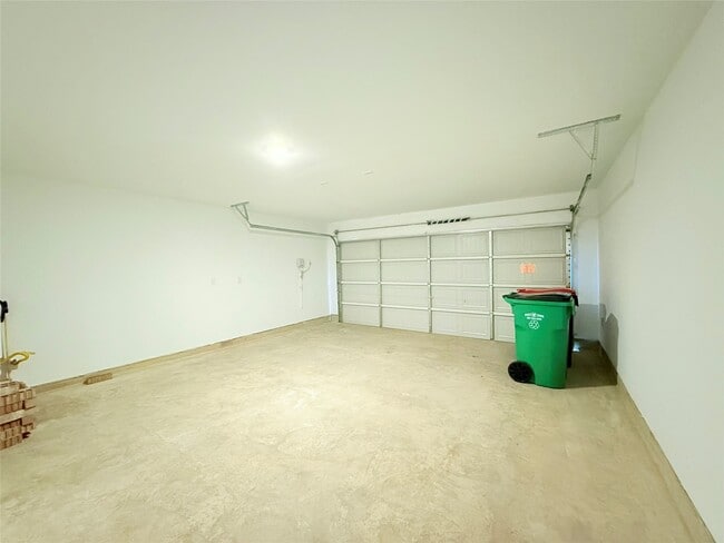 Building Photo - 6831 Flowering Ginger Ln