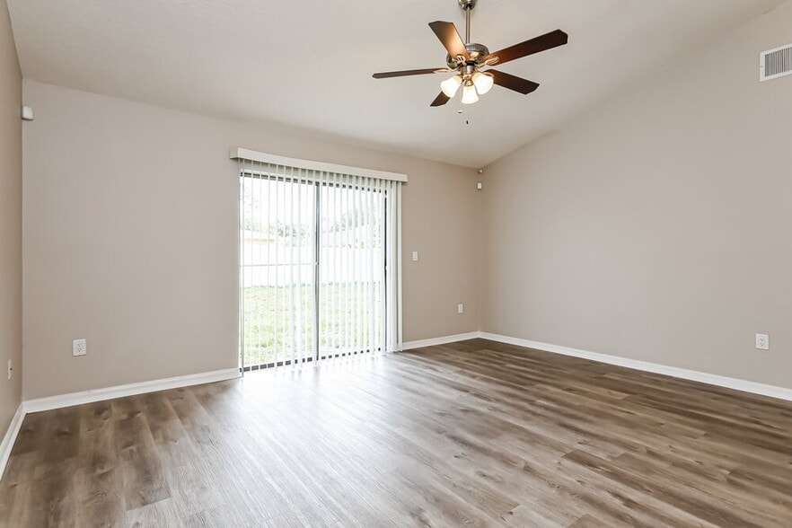 Building Photo - 351 Montgomery Ct