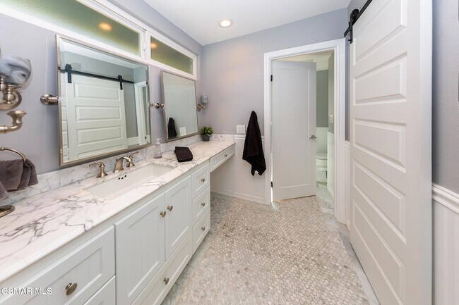 Building Photo - 249 Greenmeadow Dr