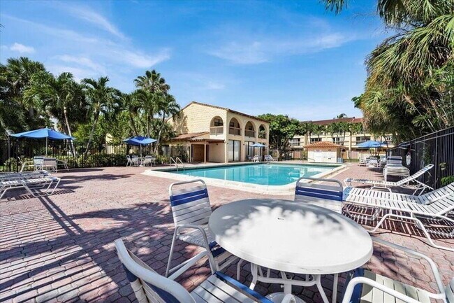 Building Photo - 4000 Del Rio Way