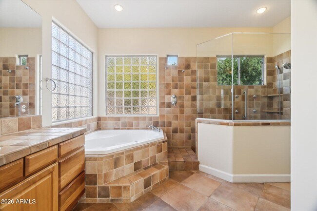 Building Photo - 8451 E High Point Dr