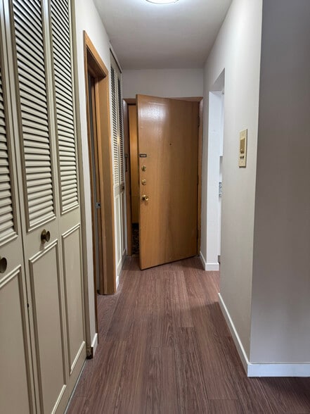 Building Photo - 2260 N Summit Ave