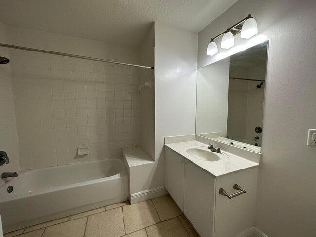 Building Photo - 1203 Town Center Dr