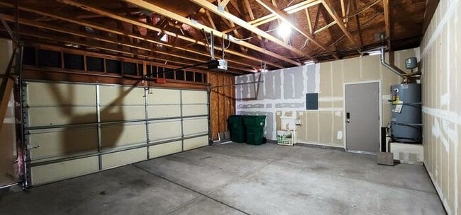 Building Photo - Single-Story 3 Bed, 2 Bath Home in Gated Double Diamond Community – Pool, Gym & 2-Car Garage