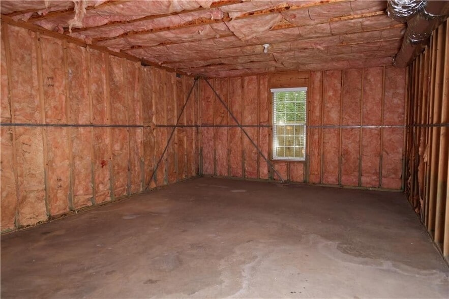 Building Photo - 6335 Waveland Dr