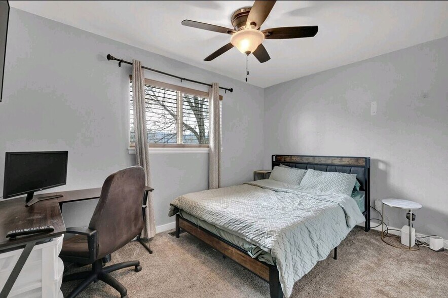 Building Photo - 341 Longfellow Dr