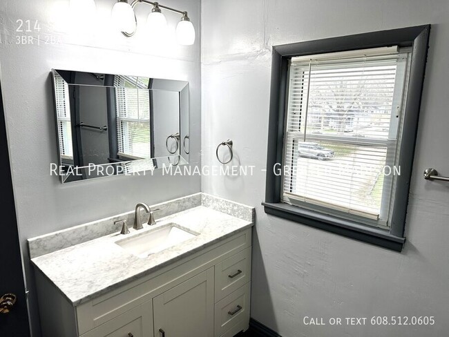 Building Photo - 214 S Whiton St