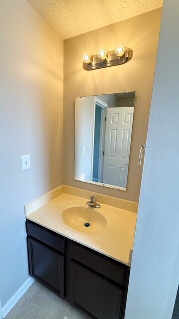 Building Photo - SOUTH EAST/FRANKLIN TWP 4 BR/2.5 BA LIKE NEW 2-STORY HOME AVAILABLE NOW!