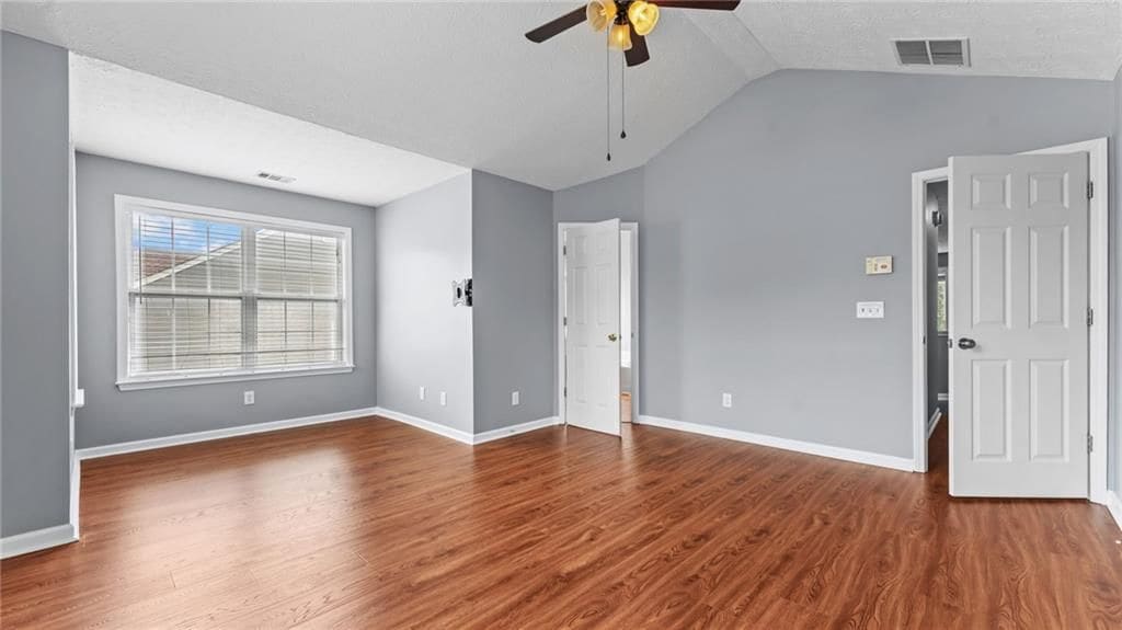 Building Photo - 450 Manor Glen Dr