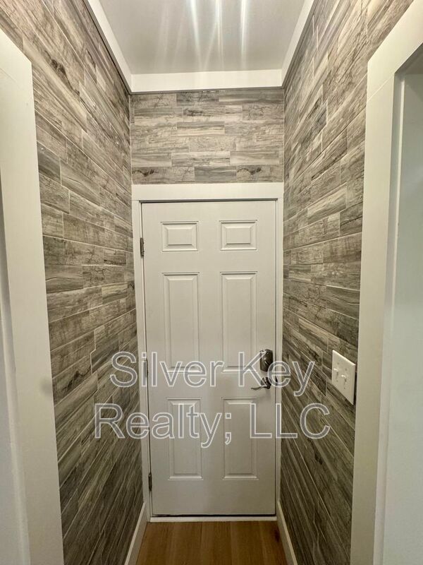 Building Photo - 2113 W Madison Ave