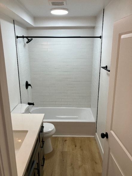 Building Photo - 2455 Corinth Ave