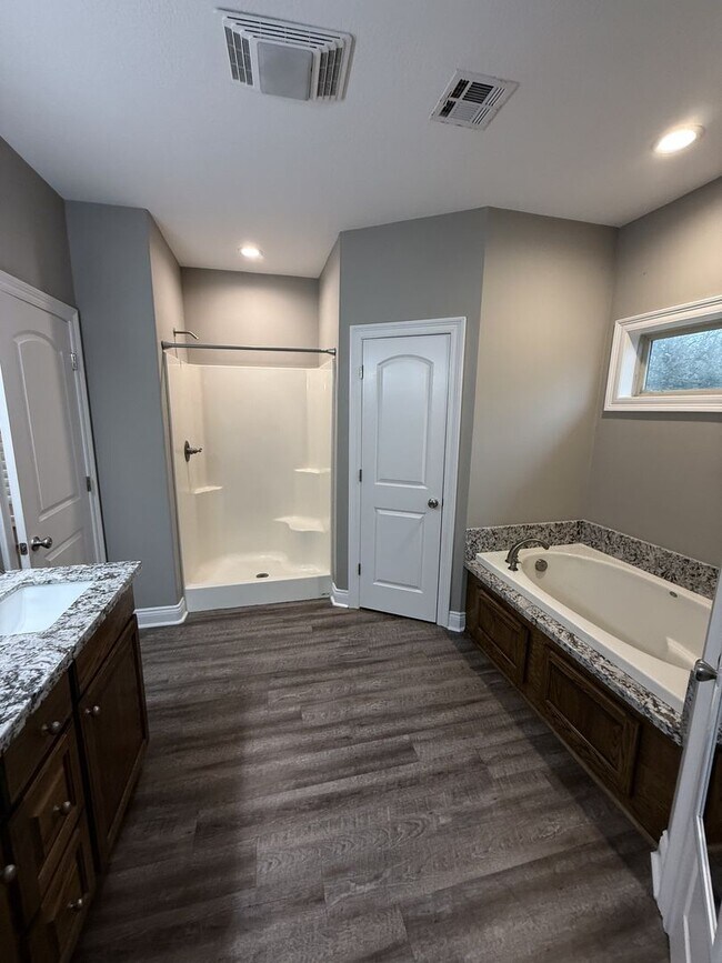 Building Photo - Spacious 3-Bedroom Home with Large Fenced Yard in Lake Charles