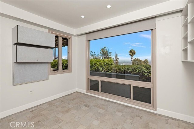 Building Photo - 2 Stallion Rd
