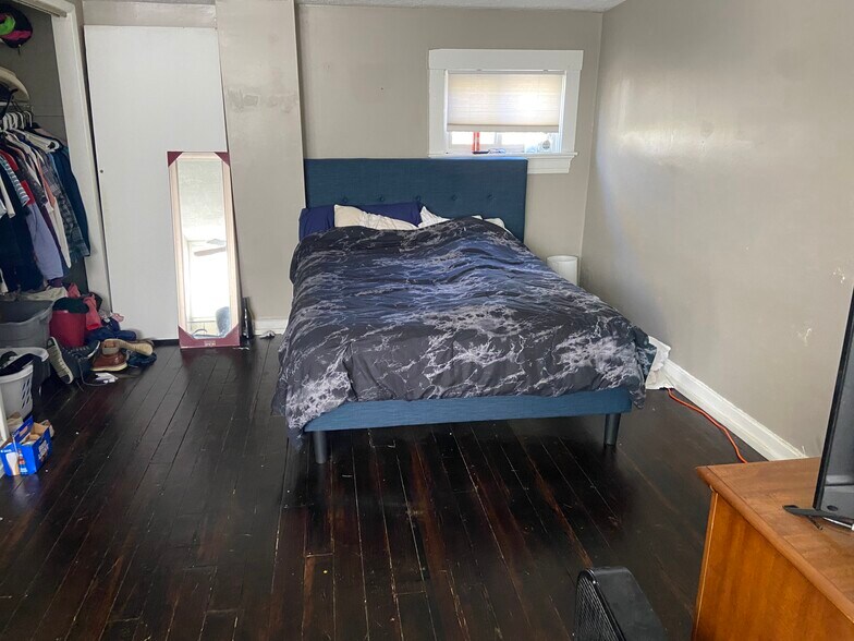 Building Photo - 256 Warner St