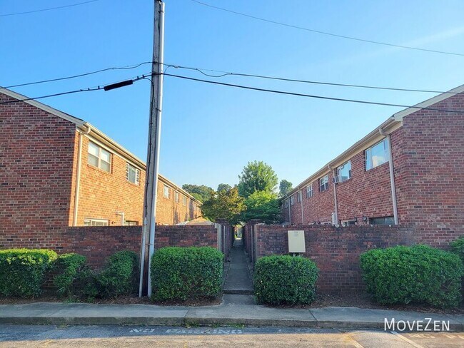 Building Photo - 2530 E North St