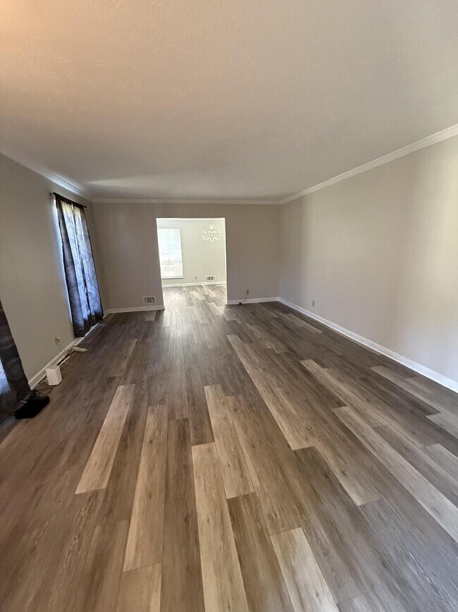 Building Photo - MOVE-IN SPECIAL $1,000 SECURITY DEPOSIT Sp...