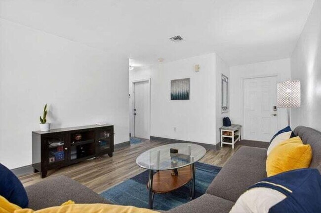 Building Photo - 4131 Eastridge Cir