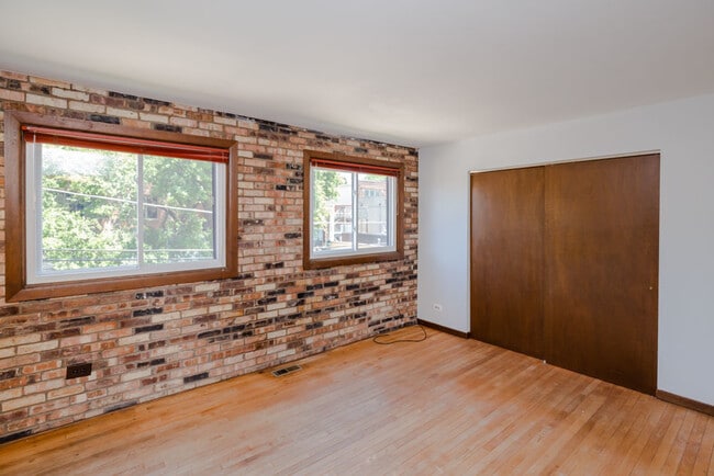 Building Photo - 1255 W Belden Ave