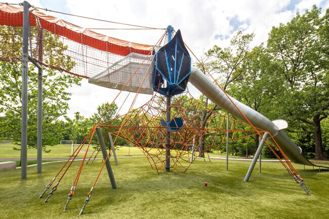 Building Photo - 3281 S Stafford St