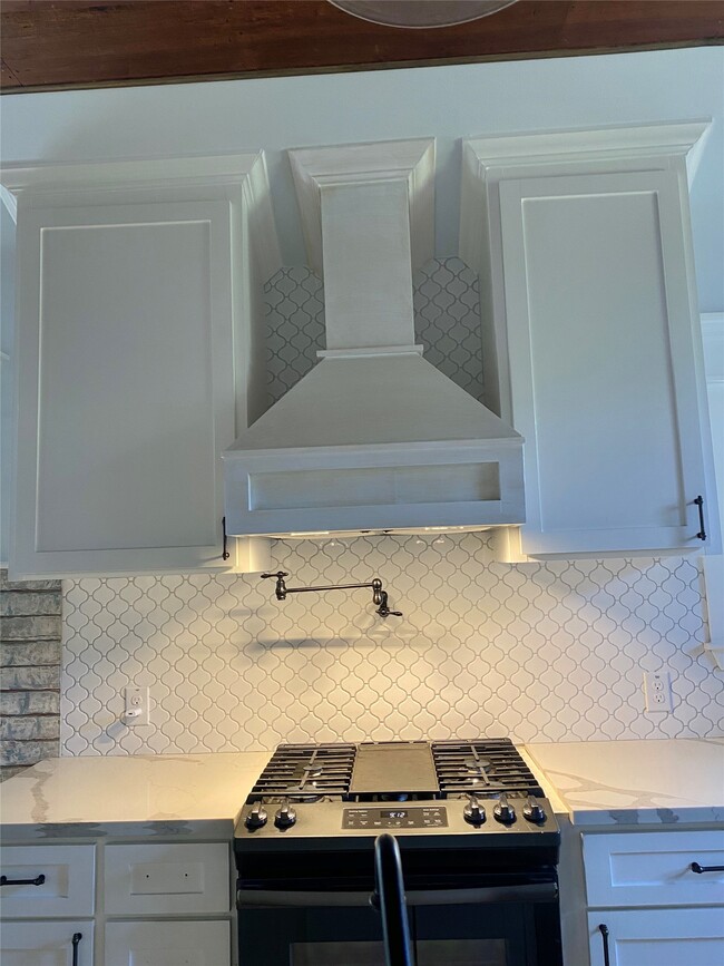 Building Photo - 1406 Edwards St