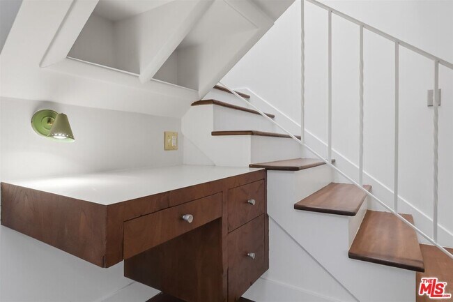 Building Photo - 444 S Windsor Blvd