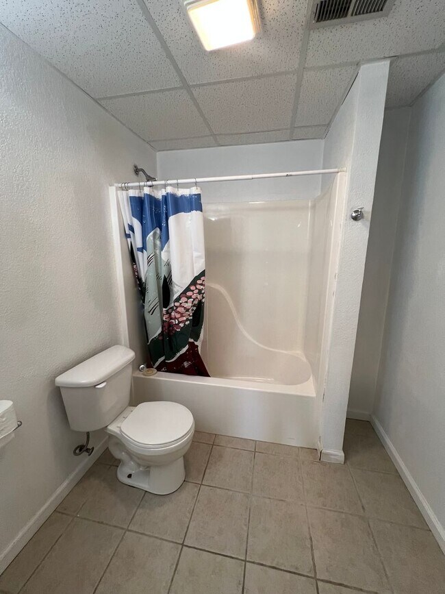 Building Photo - Spacious Basement Home with Breathtaking Views!!!