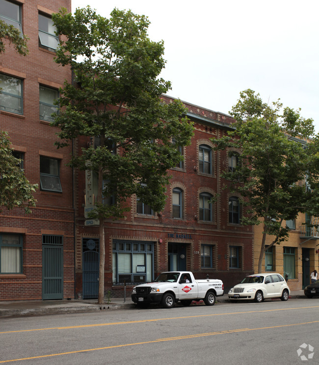 Primary Photo - 528 Wall St