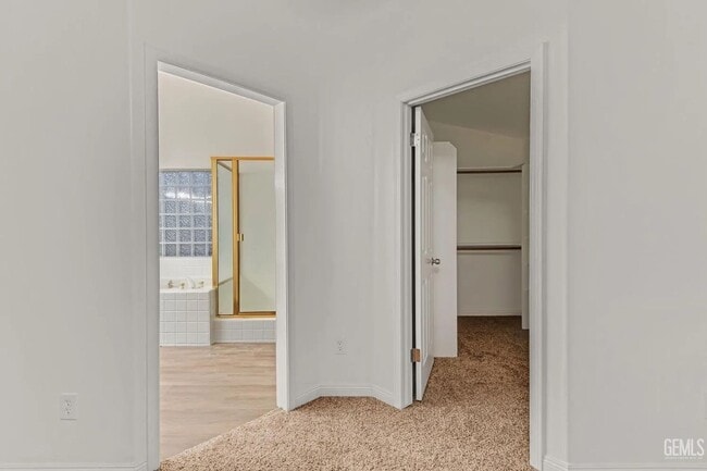 Building Photo - 14004 Las Entradas - Gorgeous NW remodeled...