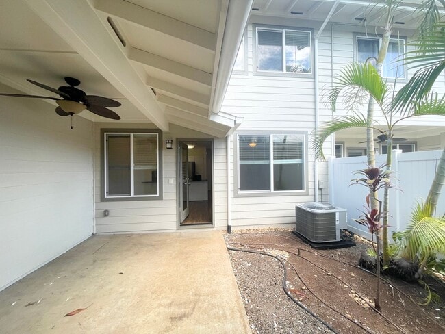 Building Photo - 3 BD/ 3 BA Townhome W/ Solar- Available no...