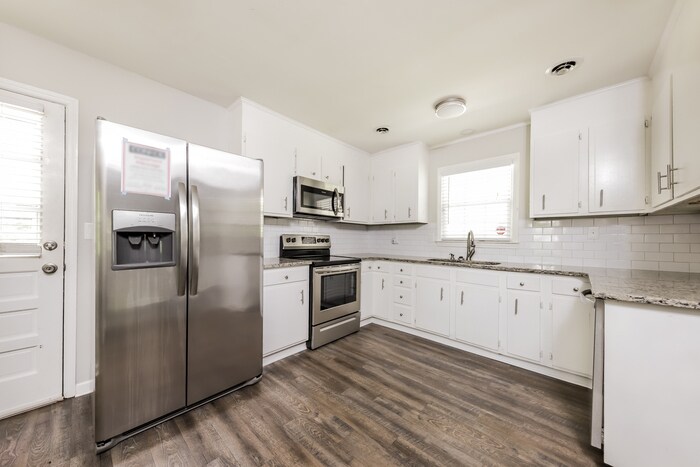 Building Photo - 1301 Yardley Terrace