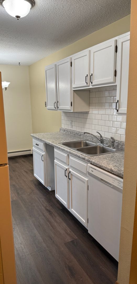 Building Photo - Charming 2-Bedroom, 1-Bath with Garage