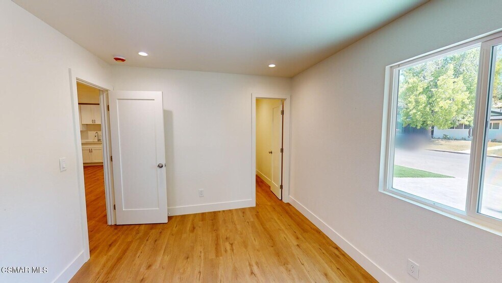 Building Photo - 971 Calle Nogal