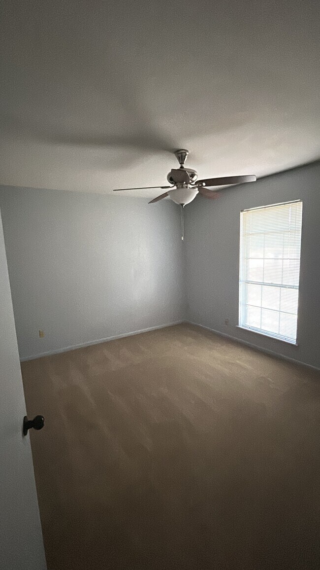 Building Photo - 1412 Woodbridge Dr