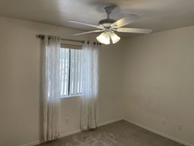 Building Photo - LAKE1335