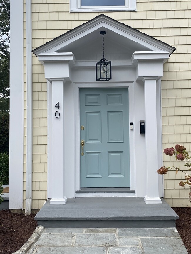 Building Photo - 40 E Maple St