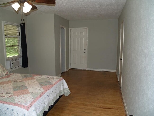 Building Photo - 11131 Woodside Dr