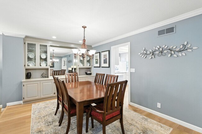 Building Photo - WILLOW GLEN - Beautifully updated with hig...