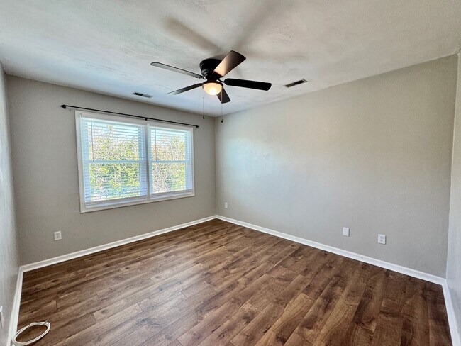 Building Photo - Great Neck Pool Home! First-Time Rental Available NOW! Pet Friendly - Corner Lot - Top Schools!