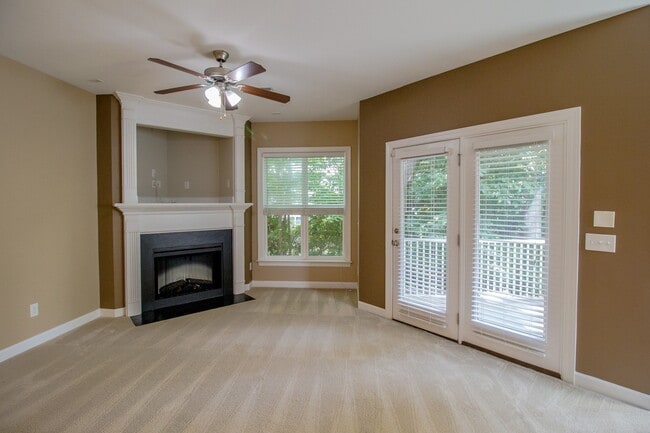 Building Photo - End Unit Townhome| 2nd Floor Loft Space | ...